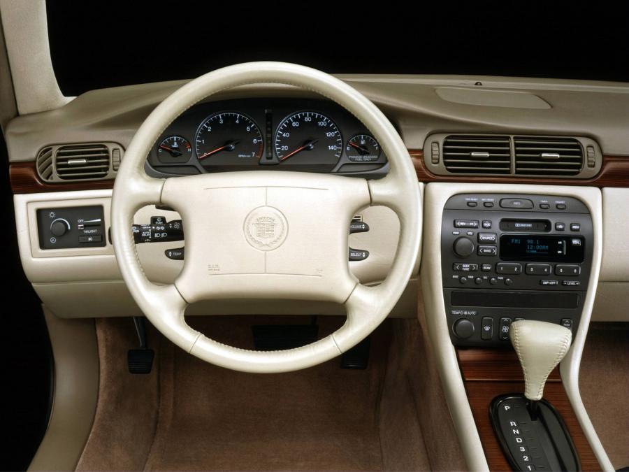  Cadillac DeVille Concours 1997 года  (фото 19 из 21)
